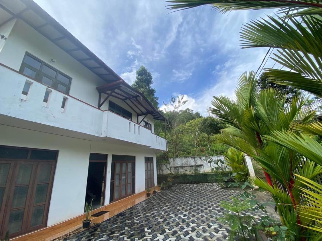 Montes Ella Bed & Breakfast Dış mekan fotoğraf